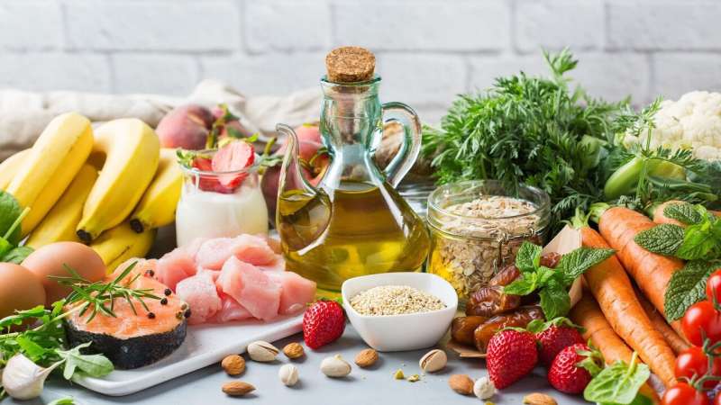 Mediterranean diet plus exercise burns fat, adds muscle