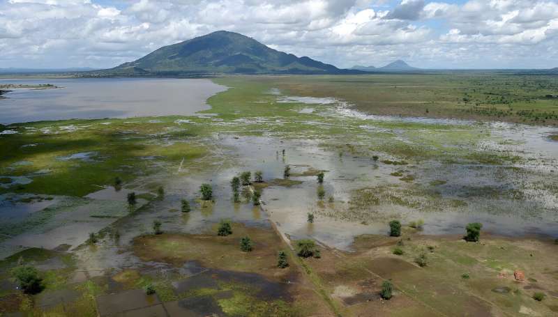 Plates and spoons to tackle malnutrition in Malawi 