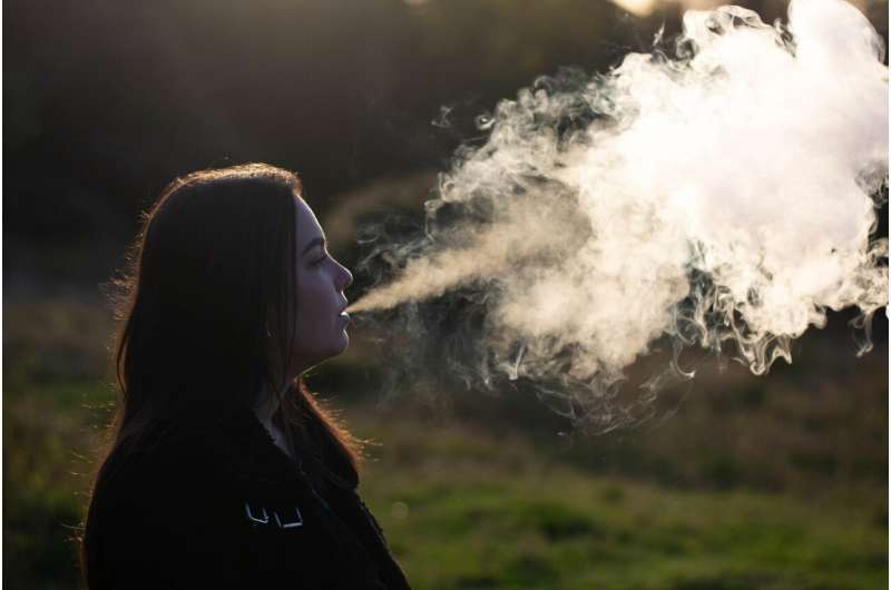 UK unveils plan to ban disposable e-cigarettes 