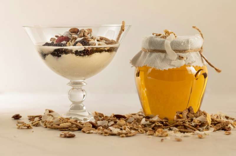 Honey added to yogurt supports probiotic cultures for digestive health