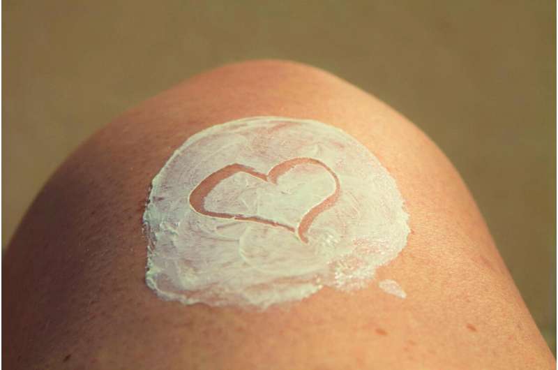 What's the difference between physical and chemical sunscreens? And which one should you choose?