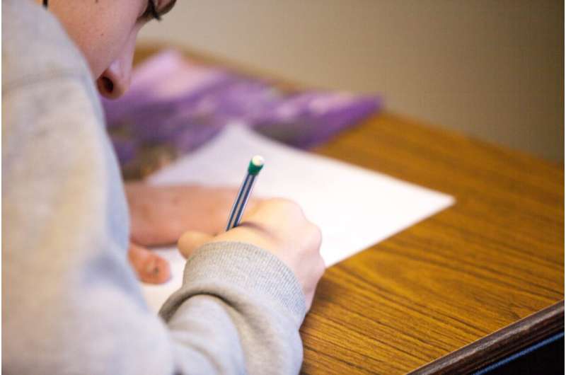 Low-income kids use different brain function to ace achievement tests 