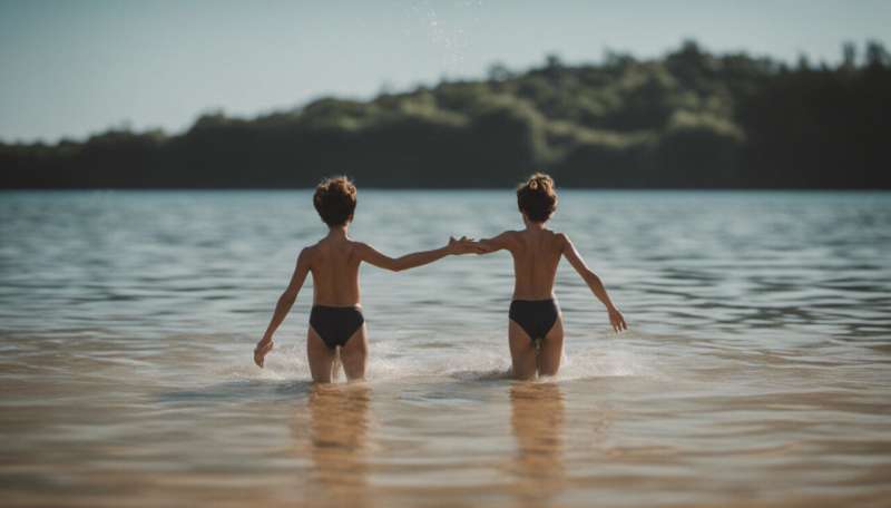 When is the right time for children to learn to swim?