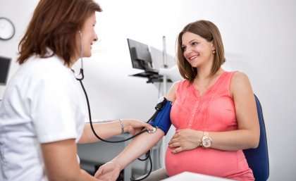 Young women's gradual weight gain raises pregnancy blood pressure danger 