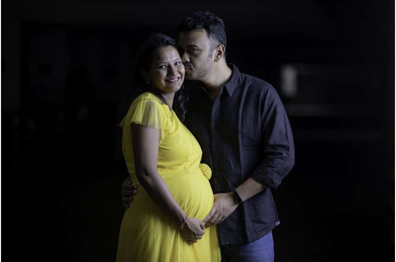 pregnant couple