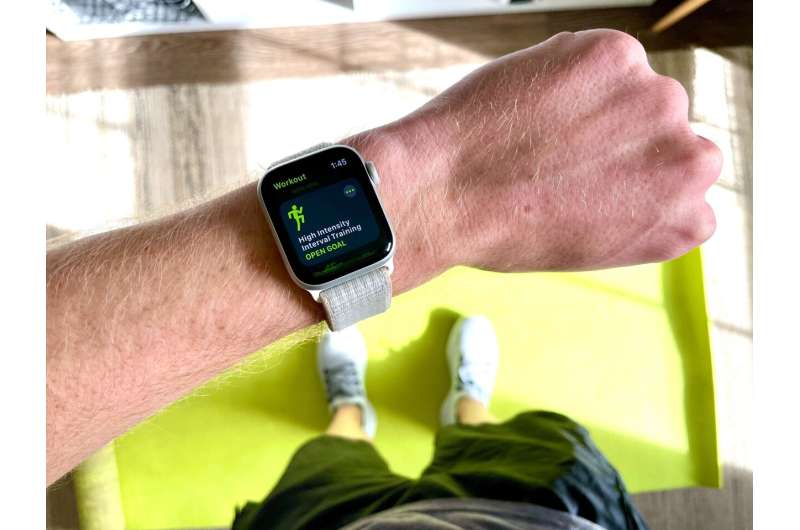 Why some amateur athletes are giving up on smartwatches