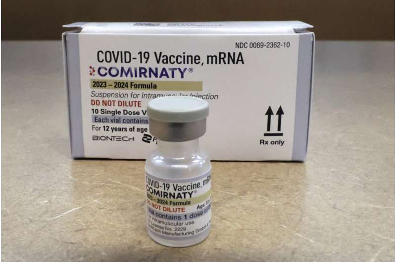 Comirnaty, a new Pfizer/BioNTech vaccination booster for COVID-19, is displayed at a pharmacy in Orlando, Fla., on Friday, Sept. 15, 2023. Older U.S. adults should roll up their sleeves for another COVID-19 shot, even if they received a booster in the fall, an influential government advisory panel said Wednesday, Feb. 28, 2024. Credit: Joe Burbank/Orlando Sentinel via AP