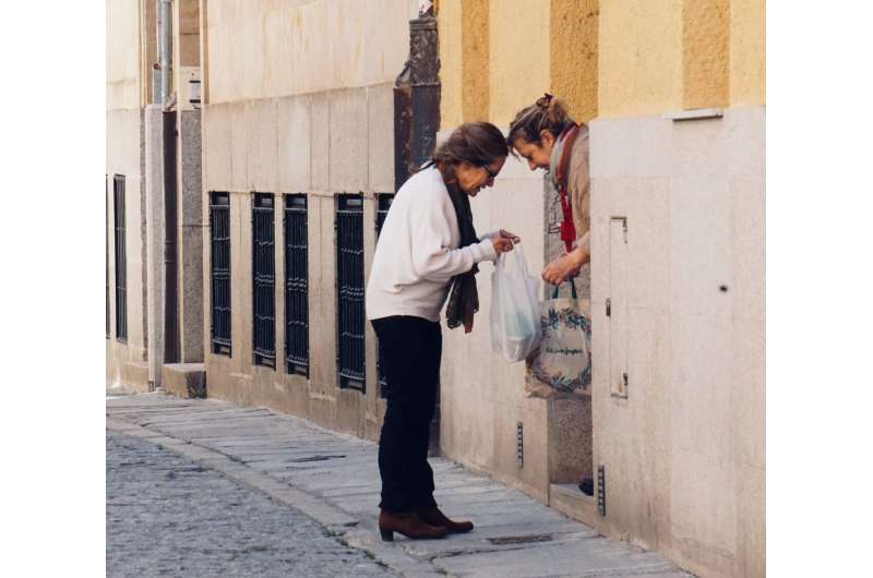 Neighborhood connection improves mental health, says study