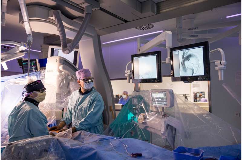 Prof Czerny (right) in the hybrid operating theater inserting an aortic arch prosthesis. Credit: Britt Schilling, Universitätsklinikum Freiburg