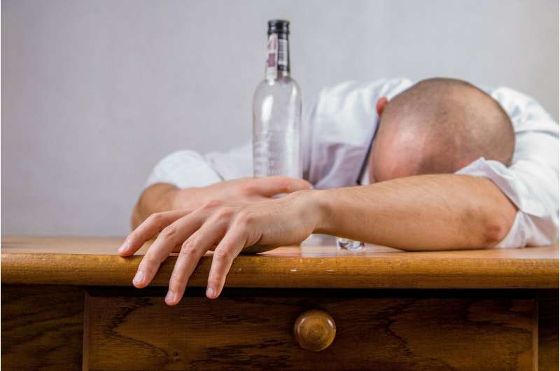 Does alcohol consumption have an effect on arthritis? 