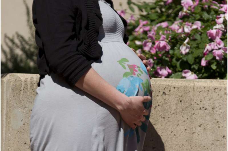 Fainting during the first trimester of pregnancy may raise risk of problems for mom and baby 