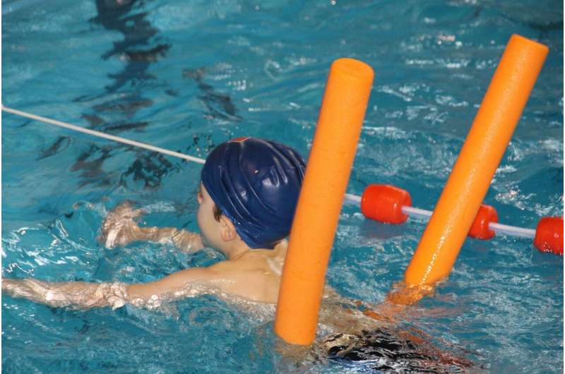 Swimming lessons often discourage kids from just having fun in the pool, says study 