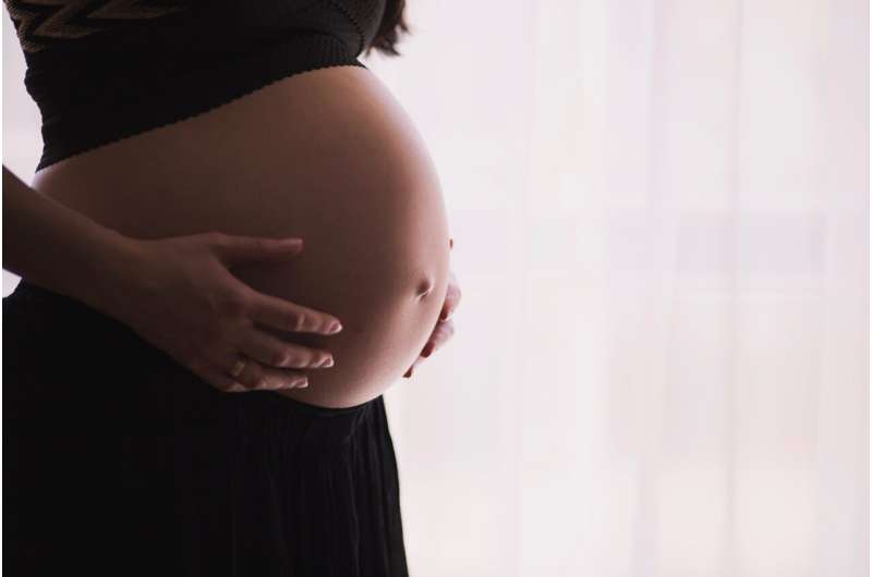 Study finds tuberculosis treatment during pregnancy is safe for mom and baby 