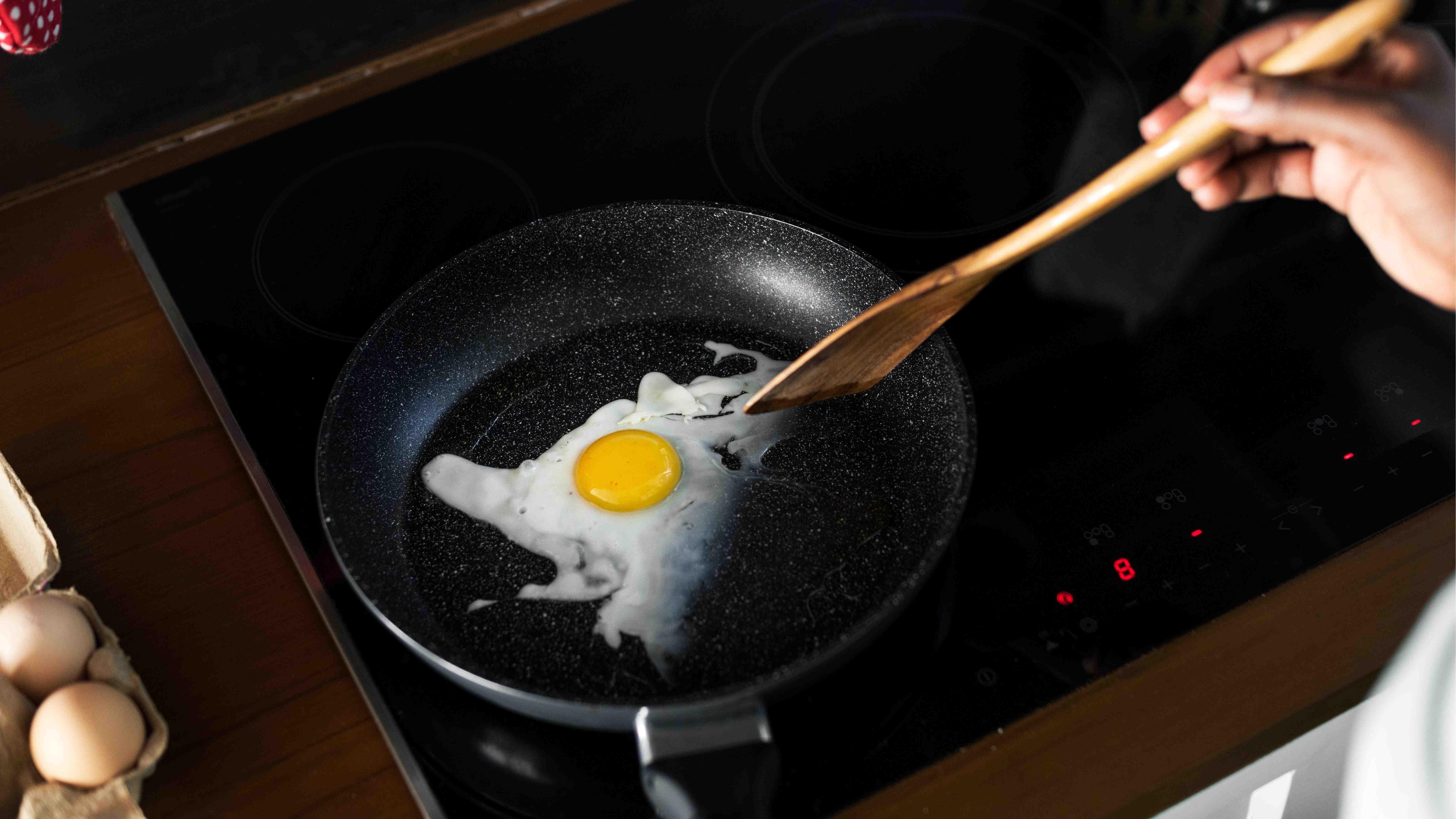 Are you still using non-stick pans like this? -Microplastics may affect male reproductive health!