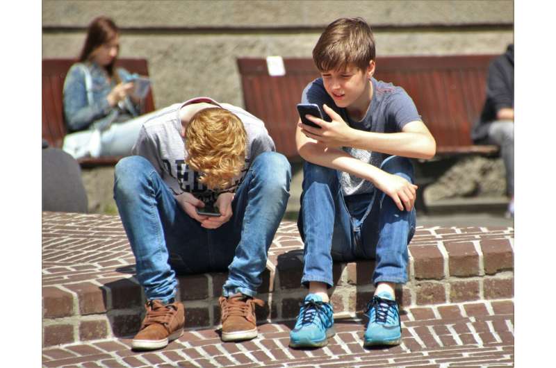 Researchers begin first lifespan study on the effects of digital media use among young people