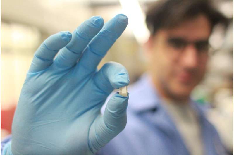 Implantable shaking sensor continuously monitors inflammation